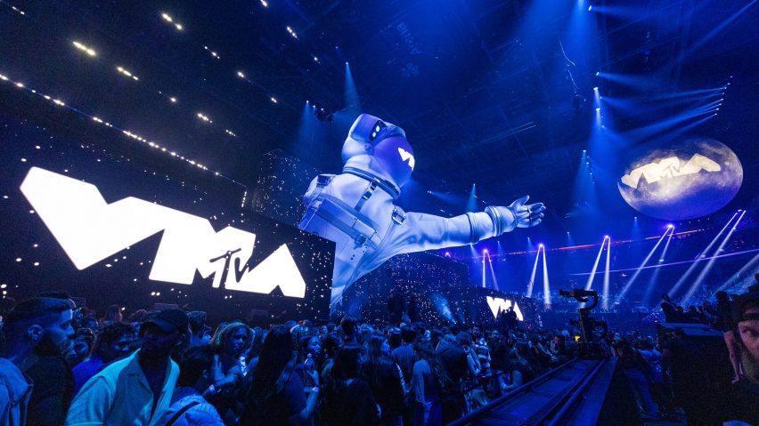 Giant Moon Person Inflatable at The 40th Anniversary of The VMAs 