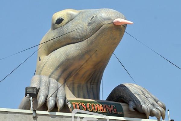 Cincinnati Zoo's Inflatable Komodo Dragon on Museum Rooftop