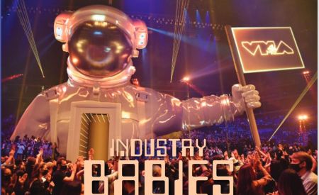 giant inflatable moon person on stage at the VMAs award show